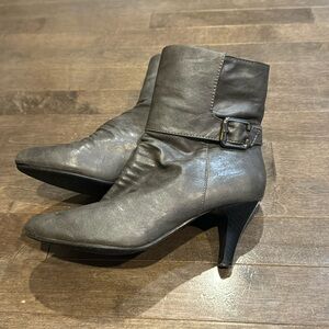 Reitmans women’s ankle boot, size 6